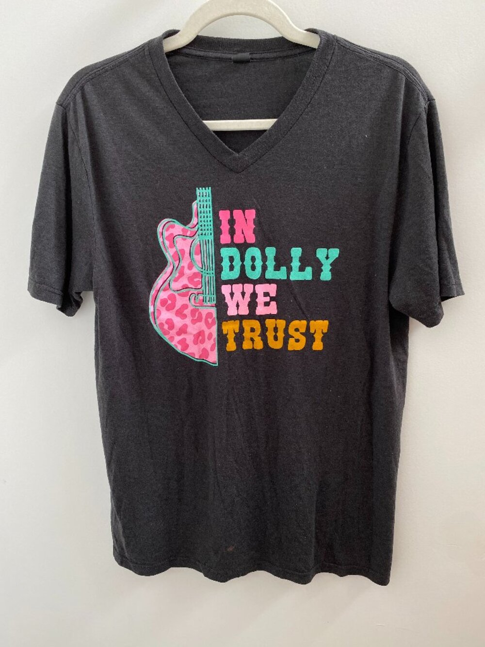 District In Dolly We Trust V-Neck Tee - Size Large